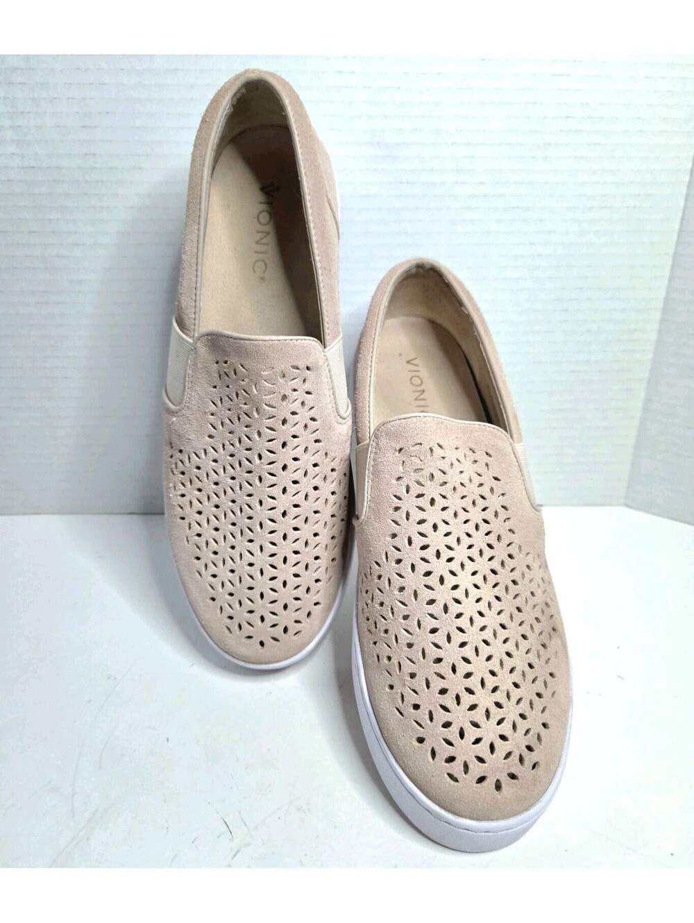 Vionic Kani Suede Perforated SlipOn Sneaker OrthoShoes Womens Size 8.5 Pink EUC